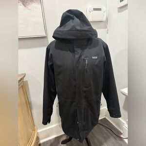 Patagonia Men's Black Hooded Raincoat